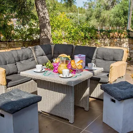 Artistsvillas-vasia Γάιος