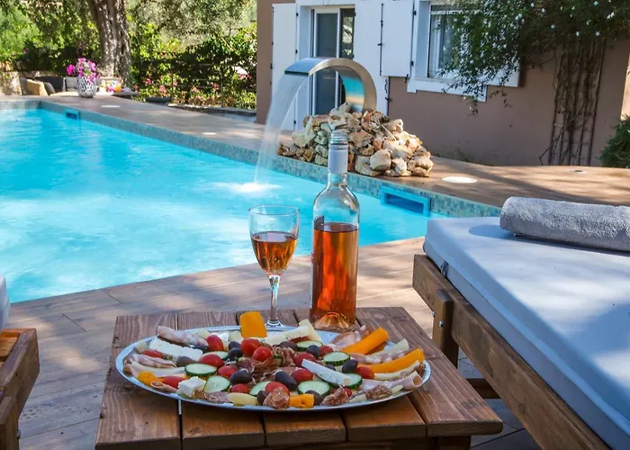 Vasia's Artistsvillas Villa
